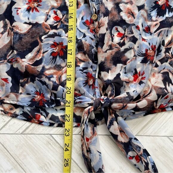 Democracy Navy Floral Top size Medium - Picture 8 of 8